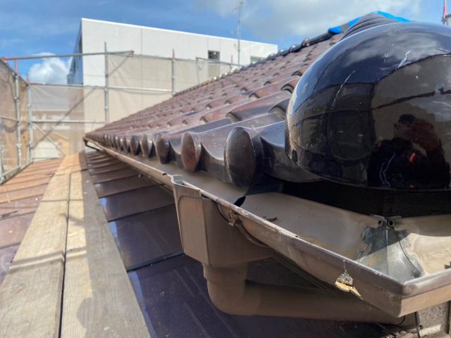 高砂市で降雹で破損した軒樋